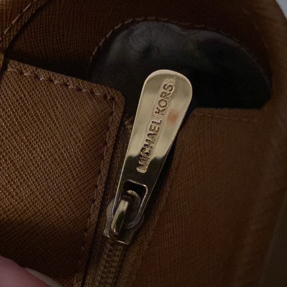 Michael Kors Jet Set Saffiano Leather ZipTop Tote - Tan, Goldtone hardware EUC - Picture 8 of 12